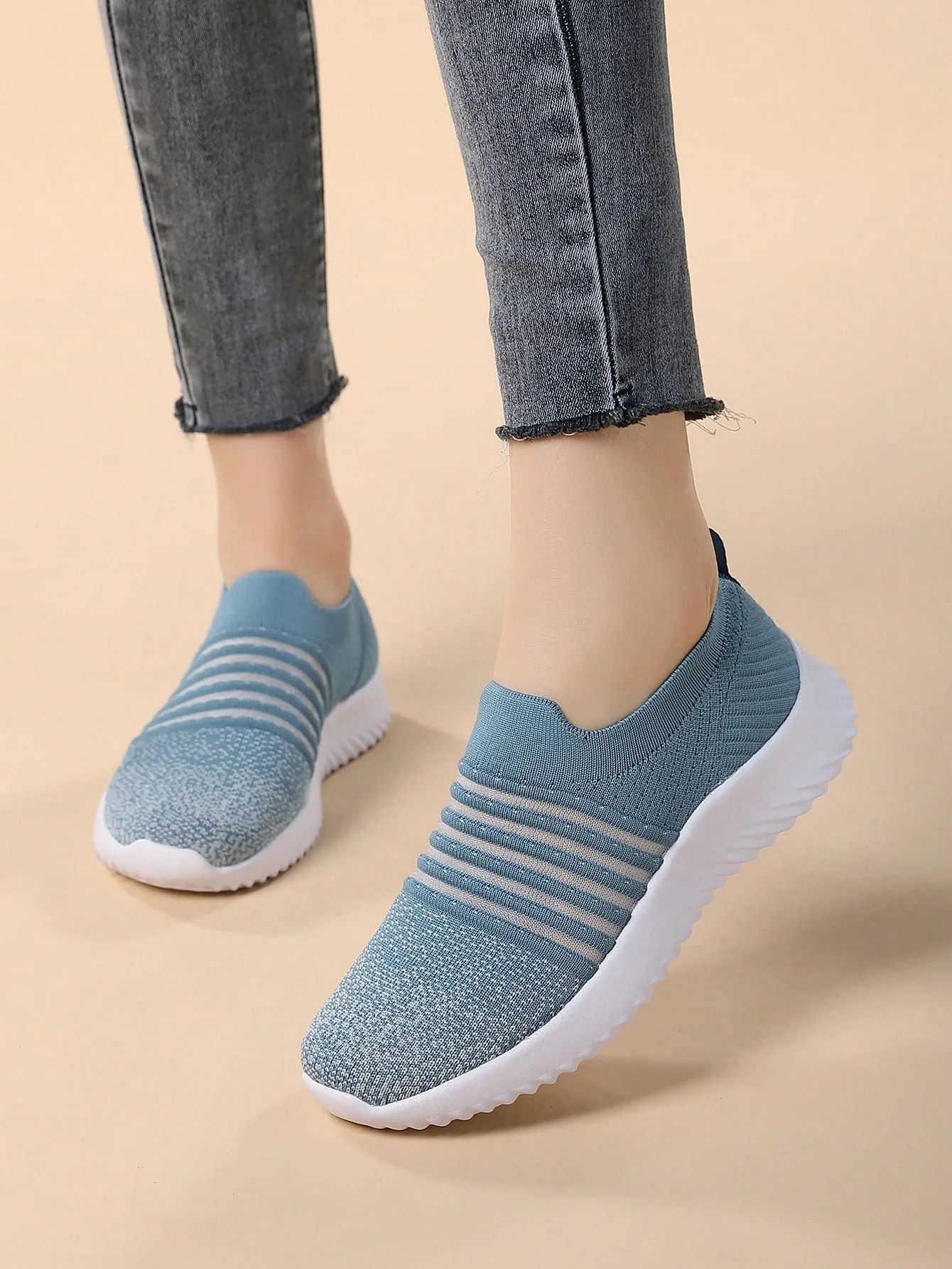 2024 Slip-On Athletic Sneakers: Lightweight, Breathable, and Comfortable Design for Women