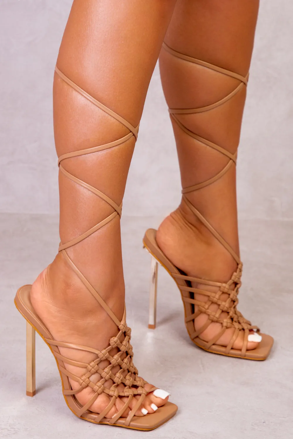 HIGH HEELS WITH KNOTTED STRAP DETAIL IN CARAMEL MOCHA FAUX LEATHER