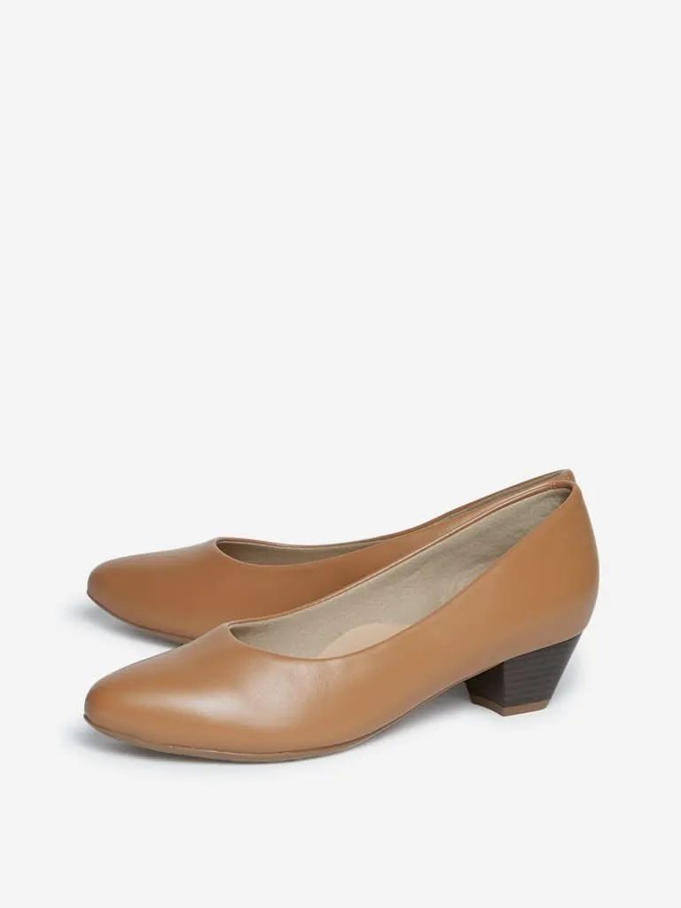 LUNA BLU Tan Comfort Fit Pumps