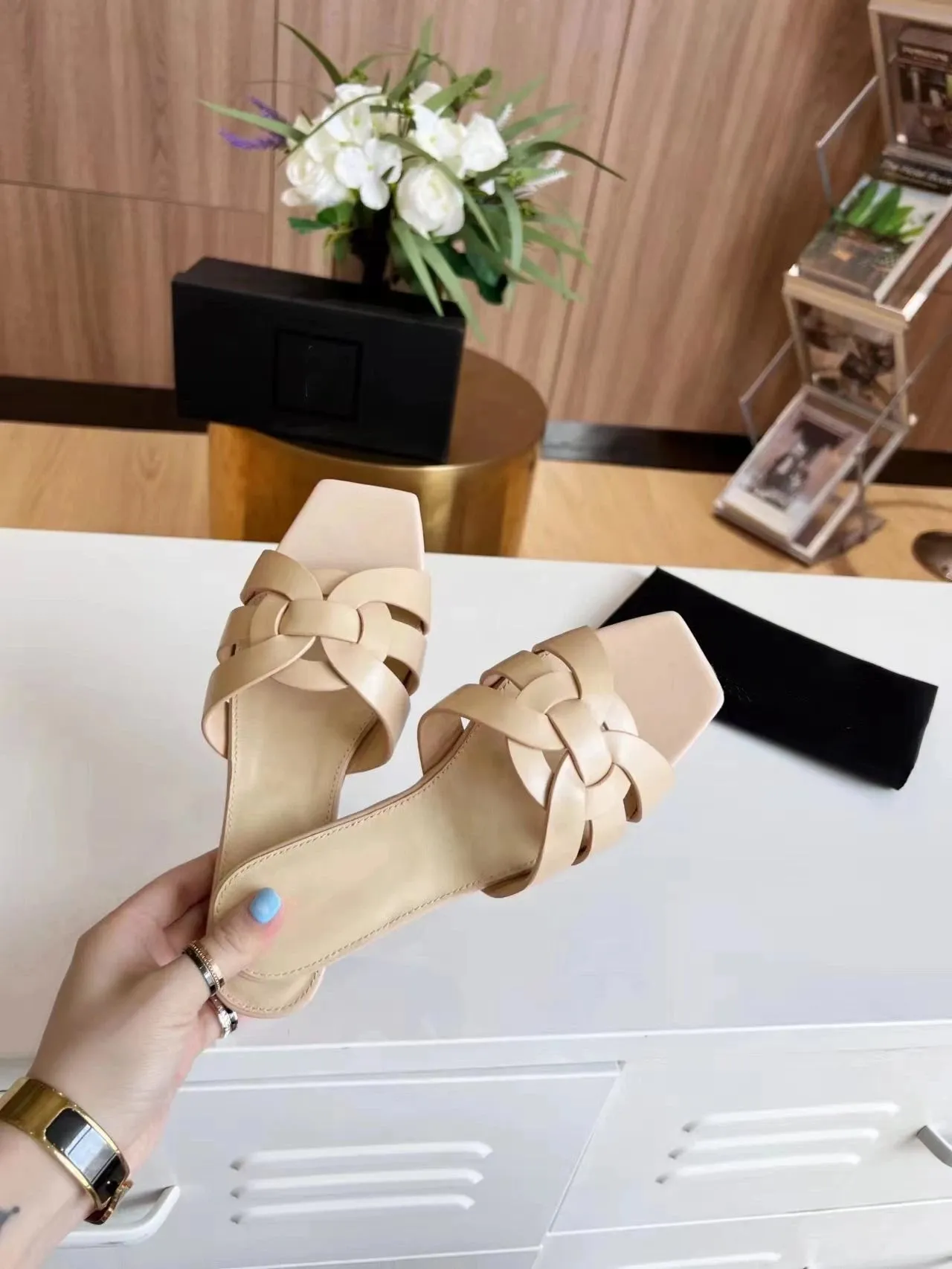 New Women's Fashion Leather Slippers Brand Design Luxury Women's Shoes Elegant Party Shoes Beach Shoes Home Shoes Dating Shoes