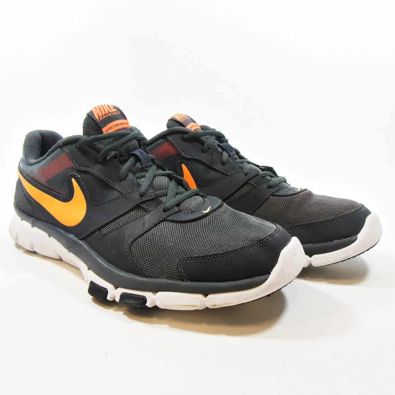 NIKE Total Core Trainer