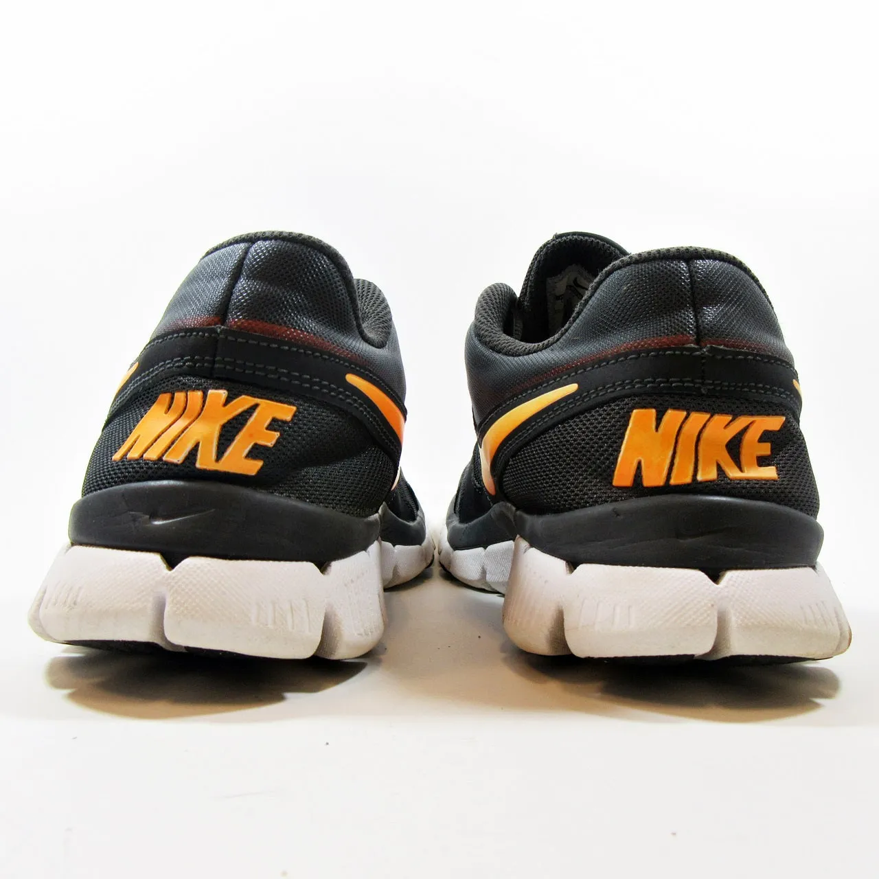 NIKE Total Core Trainer